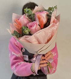 Букет "Лето" из роз, эвкалипта и сухоцветов