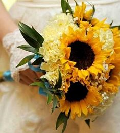 Букет невесты "Свадебная пора" из подсолнухов и гвоздик
