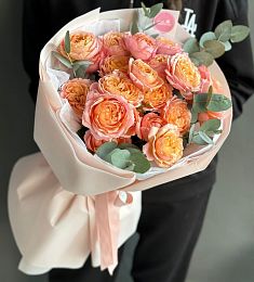 Букет "Vicente" из пионовидных спрей роз и эвкалипта