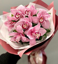 Букет "Angy" из орхидей и фисташки