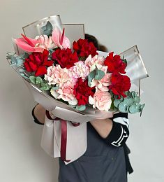 Букет "Zainab" из гортензии, роз и антуриума