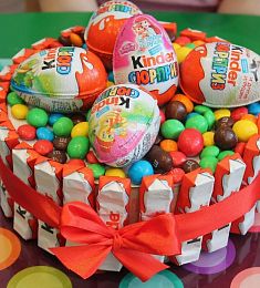 Вкусный подарок "Торт из сладостей"