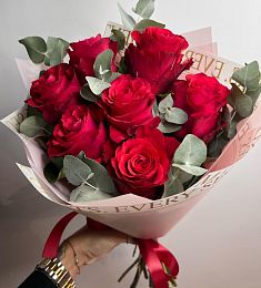 Букет из роз и эвкалипта "С любовью"