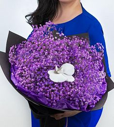 Букет "Нэо" из гипсофилы и орхидеи