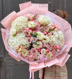 Букет "Жемчужина красоты" из гортензий, роз, лизиантусов и маттиолы