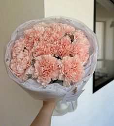 Букет из 11 персиковых  гвоздик