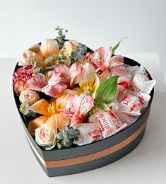 Композиция "Soul" веcенние цветы и Raffaello в коробке в форме сердца