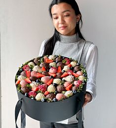 Клубничный бокс "Crazy in love" клубника в итальянском шоколаде