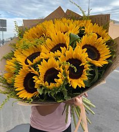 15 подсолнухов в оформлении
