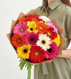 Букет из 15 ярких гербер mix