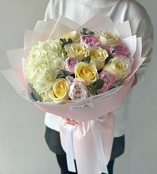 Букет "Pions" с пионами, гортензией и розой