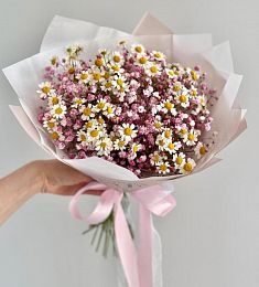 Букет "Sammy" из ромашки и гипсофилы