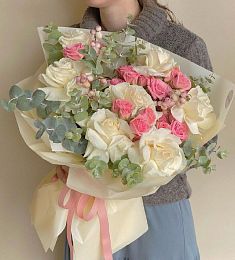 Букет "Юма" из роз и эвкалипта 