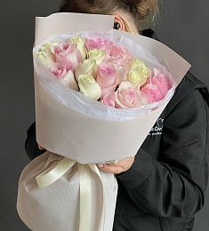 Букет "Шелковая гармония" из 19 нежных роз