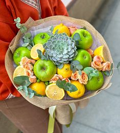 Фруктовый букет "Августина" из фруктов и цветов