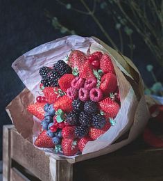 Букет из ягод "Ягодный каприз"