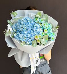 Букет "Канбер" с гортензией и хризантемой