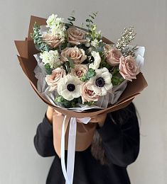 Букет "Lars" из роз, маттиол и анемонов