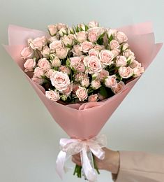 Букет из 17 розовых спрей роз
