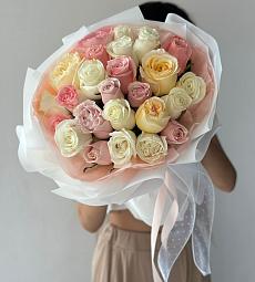25 нежных роз в  оформлении
