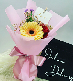 Букет "Чени" с герберой, розой и гипсофилой