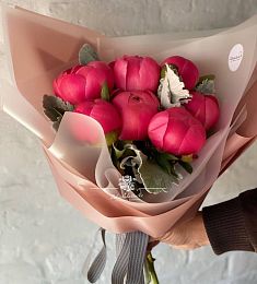 Букет из 7 голландских пионов