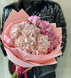 Букет "Комплимент" из альстромерий и гортензии