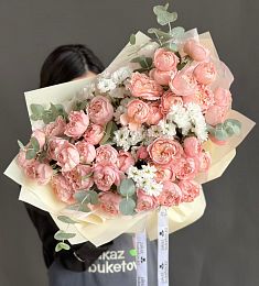 Букет "Delicious" из спрей роз и хризантемы