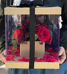 Композиция "Flowers for you" из пионовидных роз и скимий