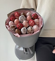  Клубничный букет «Меркурий» клубника в розовом и молочном шоколаде