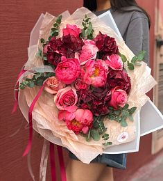 БУКЕТ "LOVE STORY" из роз, пионов и гортензий