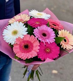 Букет из 9 гербер с рускусом