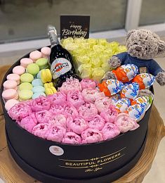 Эксклюзивная коробка с розами и пионами