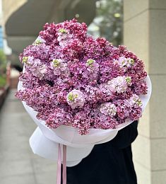 Букет "Аметистовый сад" из сирени и маттиолы