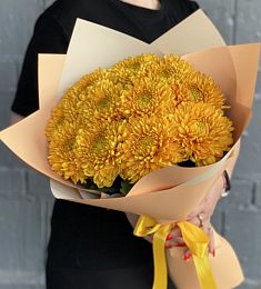 Букет из 11 оранжевых крупных хризантем