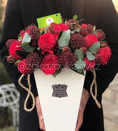 Композиция "Найроби" из пионовидных роз