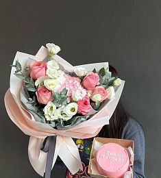 Сет "Фортуна" букет из гортензий, лизиантусов и роз и бенто тортик