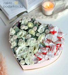 Подарочный набор "ILY" с лизиантусом, хризантемой и Raffaello в стильной упаковке.