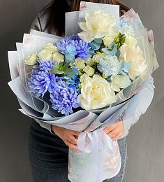 Композиция "Ичиро" из хризантем, роз и гвоздик