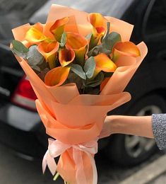 Букет "Wisdom" из калл и эвкалипта