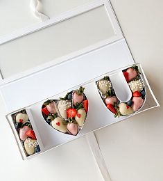 Клубничный бокс "I LOVE U" WHITE 3.0 клубника в итальянском шоколаде