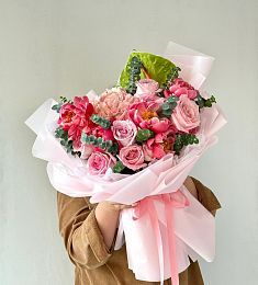 Букет "Восхитительный" из роз, пионов и антуриума