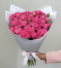 Букет из 17 малиновых спрей роз