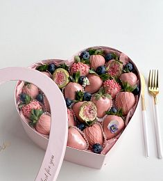 Клубничный бокс "Розарио" S клубника в итальянском шоколаде