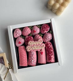 Клубничный бокс "С Днем Рождения" клубника и бананы в шоколаде