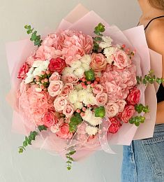 Букет "Ноты души"  с розой, гортензией и хризантемой.