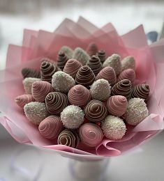 Клубничный букет "Diana" из клубники в итальянском шоколаде