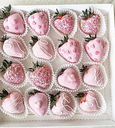 Клубничный бокс "Каприз" клубника в молочном шоколаде