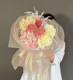 Композиция "Tender kiss" с гвоздикой, гортензией и розой