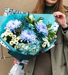 Букет "Небесное волшебство" из гортензии, альстромерий, гипсофил и хризантем